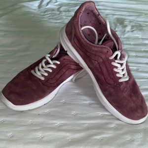 Vans 9.5 Suede tennis shoes